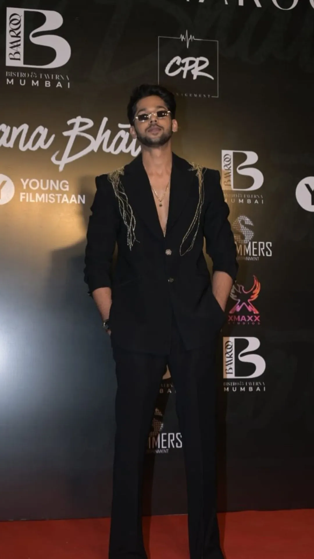Baseer Ali’s Solo Click Steals Attention